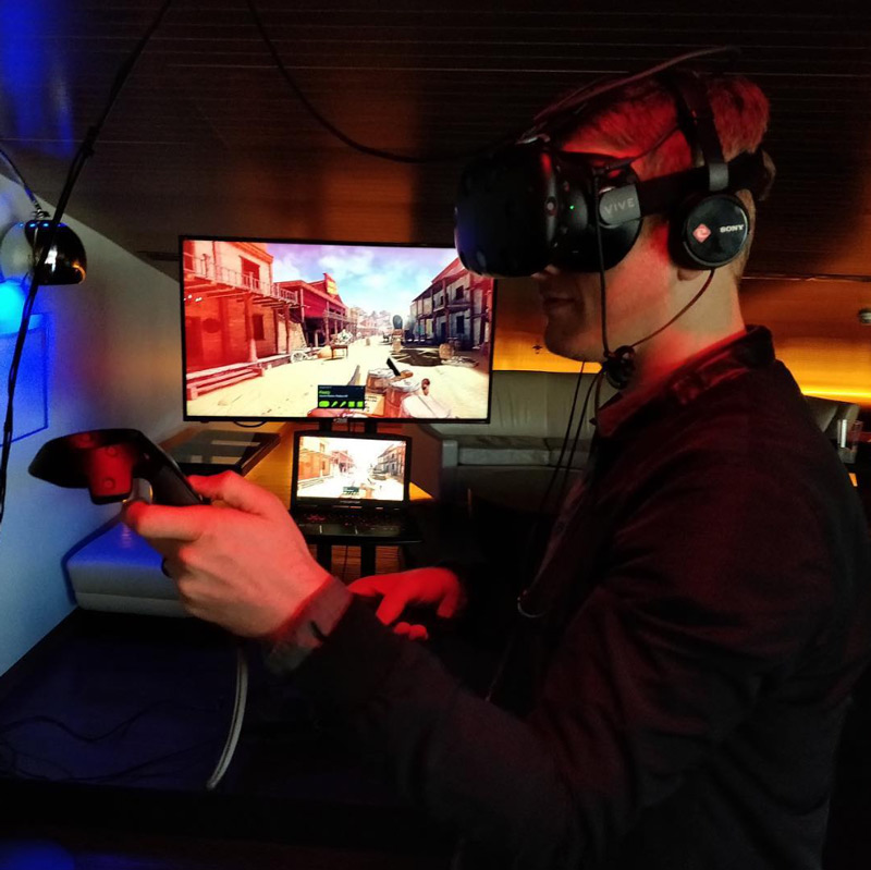 gaming laptop and vr